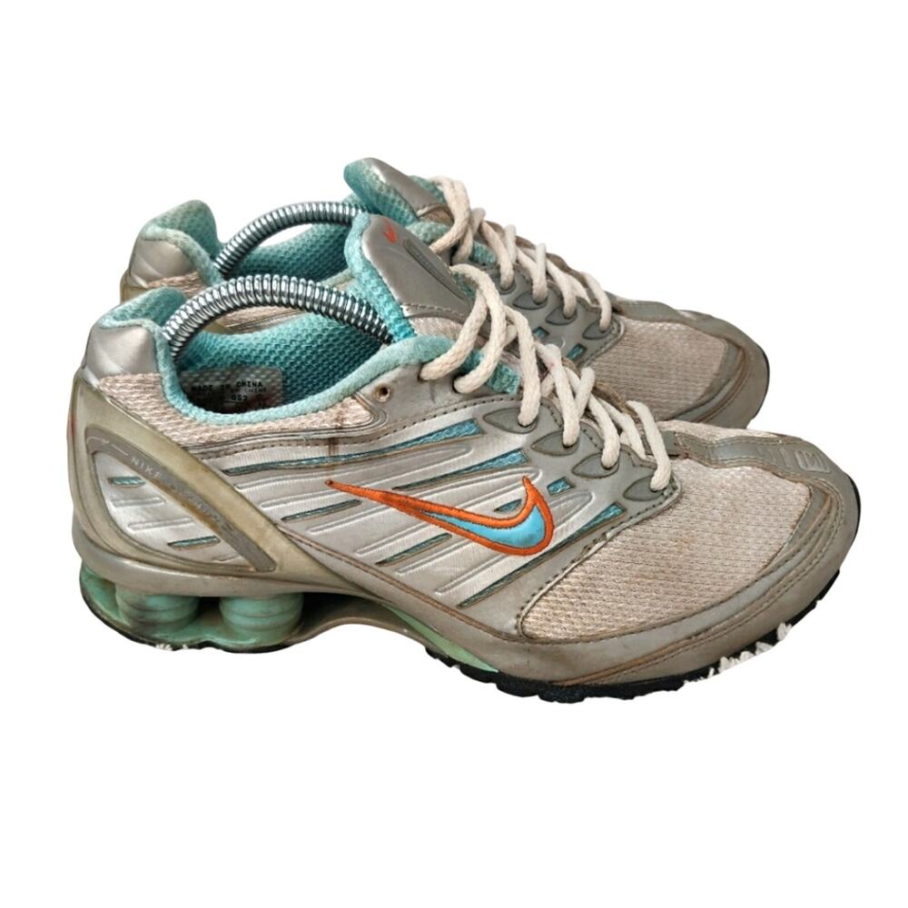 Vintage gray Y2k Nike Shoxs sz 6